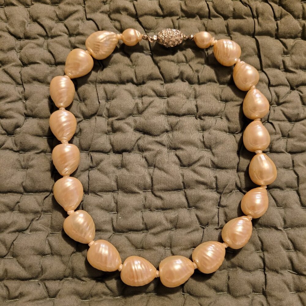Baroque pearl choker necklace